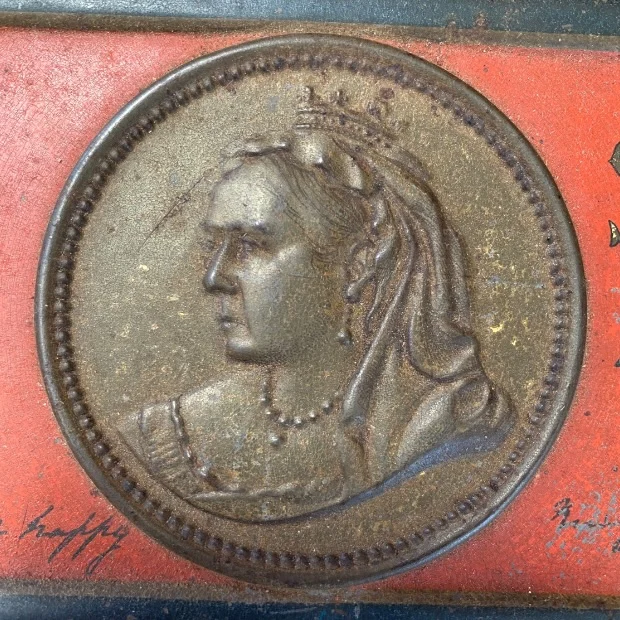 Queen Victoria Boer War Chocolate Tin - Image 4